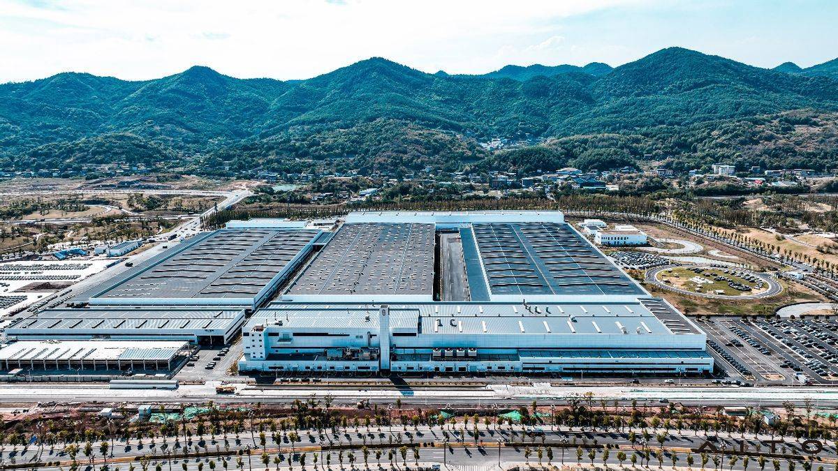 AITO問界M7全國(guó)交付季啟動(dòng)，首批用戶喜迎智慧出行新伙伴